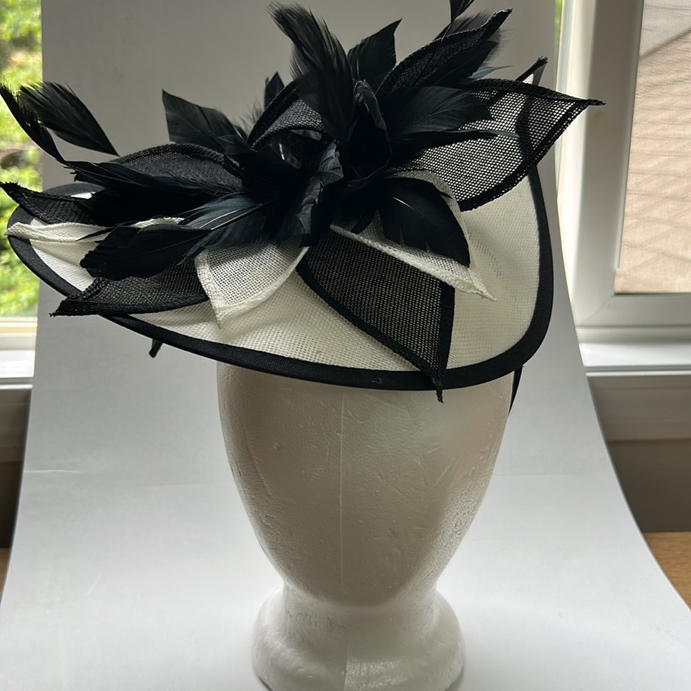 NWT FEATHERED HEADBAND FASCINATOR